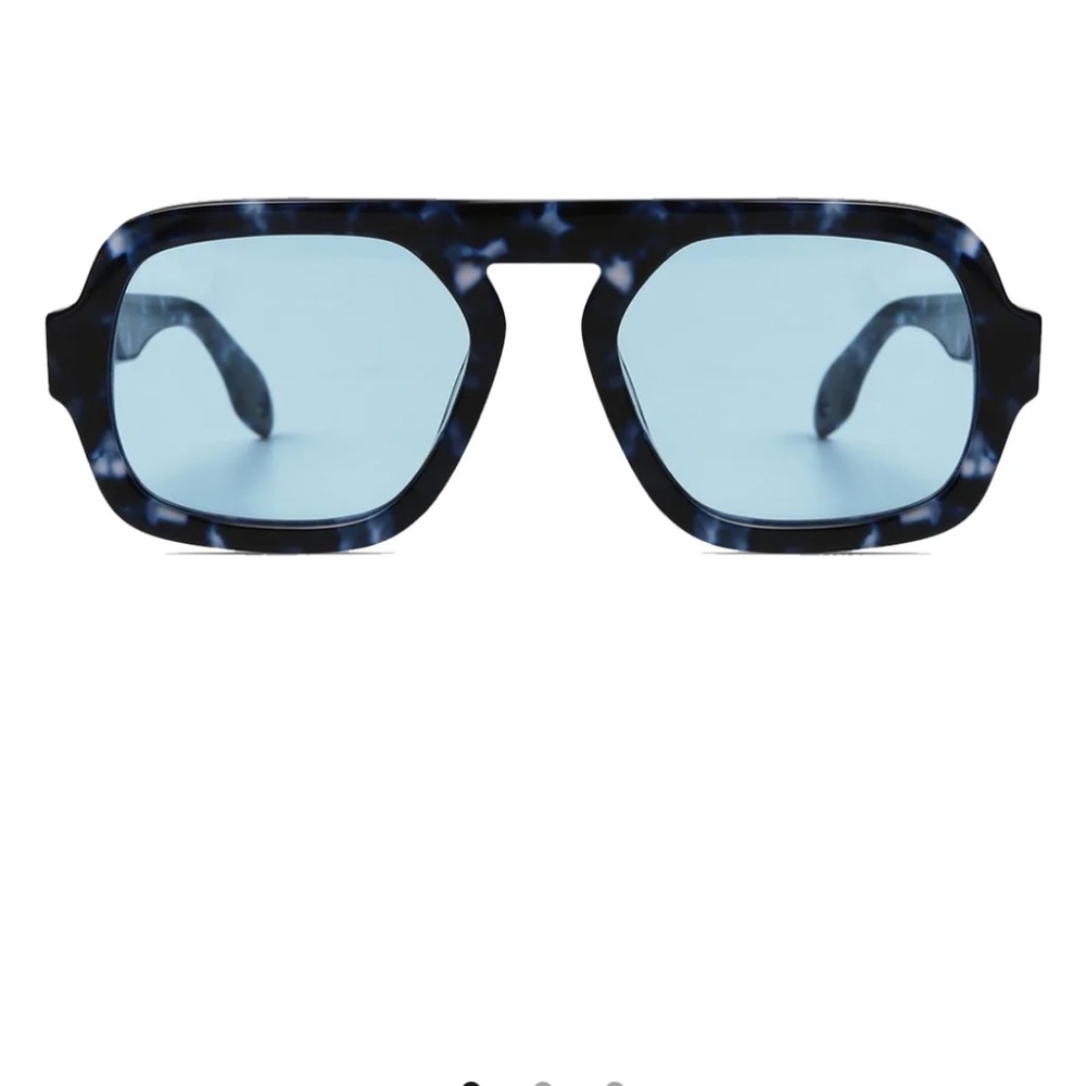 Elisa Johnson Jane glasses